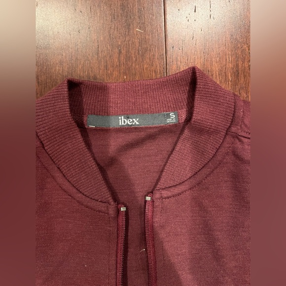 Ibex women maroon zip up sweater/ jacket. B1 - Picture 5 of 6